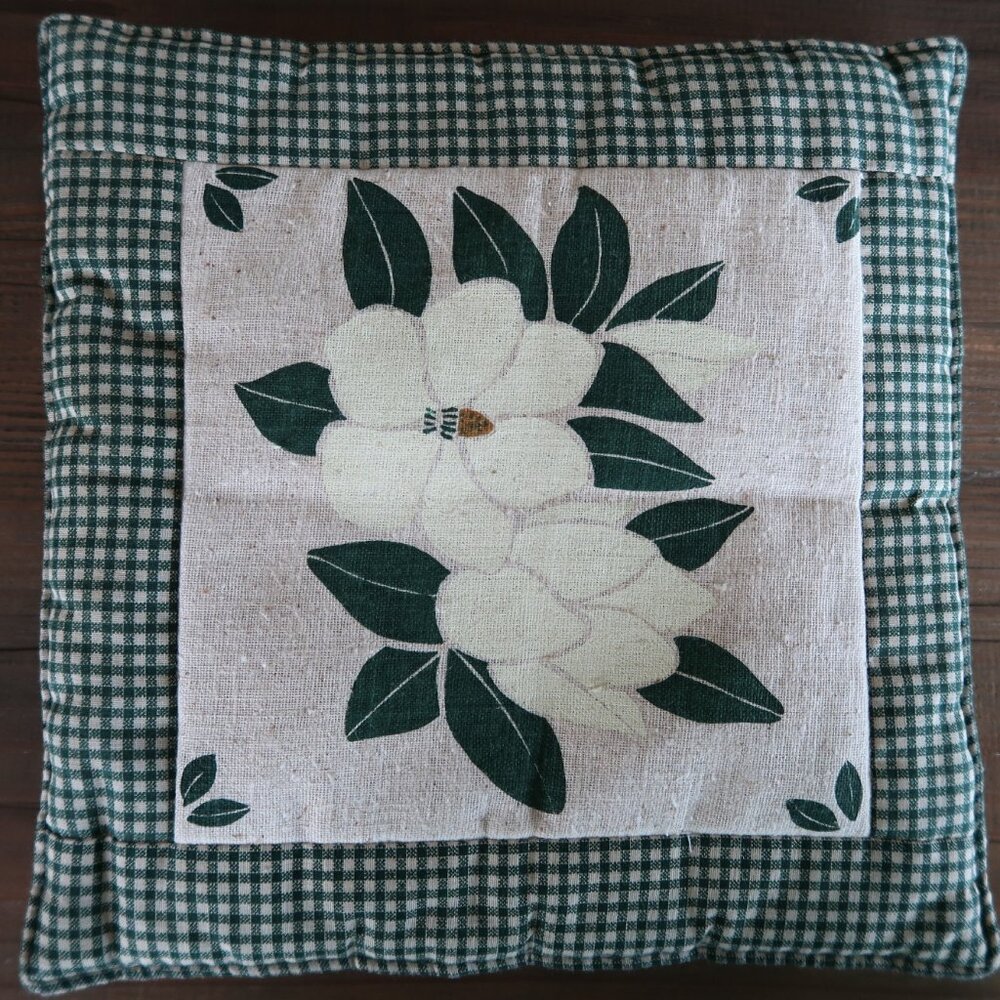 Beautiful Alice's Cottage Magnolia Print Spiced Hot Pad